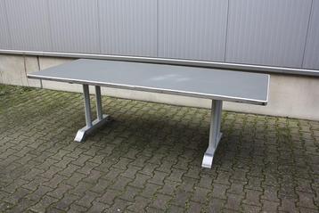 Veel voorraad Gispen tafels. New en Vintage.