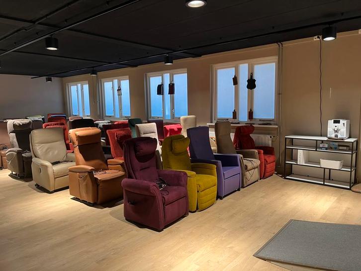 Tweedehands Sta op stoelen vanaf € 399.-, Huis en Inrichting, Fauteuils, Minder dan 75 cm, Zo goed als nieuw, Hout, Kunststof