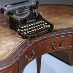 Niervormig bureau met fabelachtig mooi oud leer en 5 laden c, Antiek en Kunst, Ophalen of Verzenden