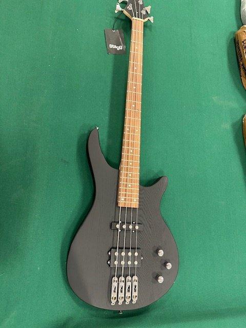 Stagg - Sbf40blk - - 4-snarige elektrische basgitaar, Muziek en Instrumenten, Snaarinstrumenten | Gitaren | Akoestisch