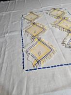 Tafelkleed (7) - 165 cm - 125 cm - Oude borduursels