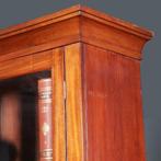 Boekenkast  Servieskast in mahonie ca 1880 met oud glas en, Antiek en Kunst, Antiek | Meubels | Kasten, Ophalen of Verzenden