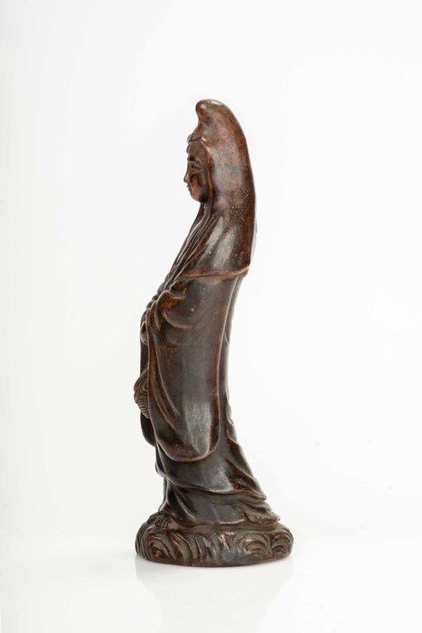 Keramiek - Een Bizen keramisch beeldhouwwerk dat de godin, Antiek en Kunst, Antiek | Overige Antiek
