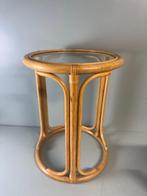Tafel - Vintage Bamboe Bijzettafel met Glazen Blad – Boho /