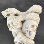 Snijwerk, NO RESERVE PRICE - Stunning Human Skulls & Snake, Antiek en Kunst
