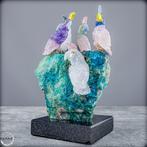 Natuurlijke edelsteen-sculptuur met papegaaien op