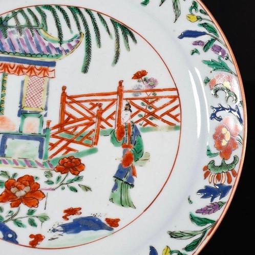 Bord - Rare assiette en porcelaine aux émaux de la Famille, Antiek en Kunst, Antiek | Overige Antiek