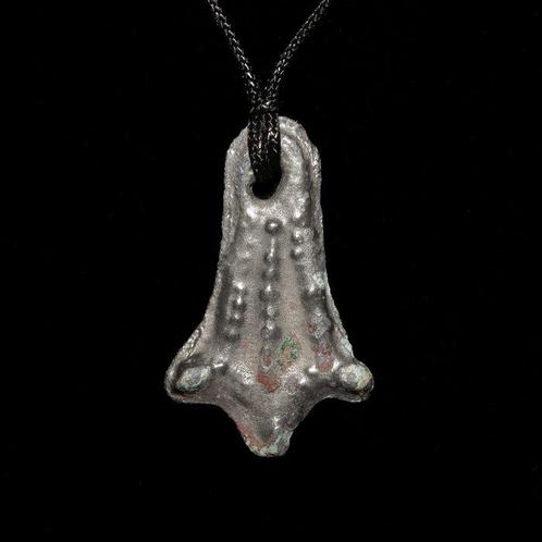Viking periode Brons beautiful (white) bronze dragon foot, Sieraden, Tassen en Uiterlijk, Antieke sieraden