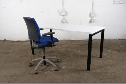Lensvelt| Bureau | Tweedehands | Wit blad | Zwart frame | 16, Zakelijke goederen, Kantoor en Winkelinrichting | Kantoormeubilair en Inrichting