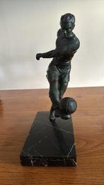 sculptuur, Footballeur - Zinklegering, Antiek en Kunst, Antiek | Keramiek en Aardewerk