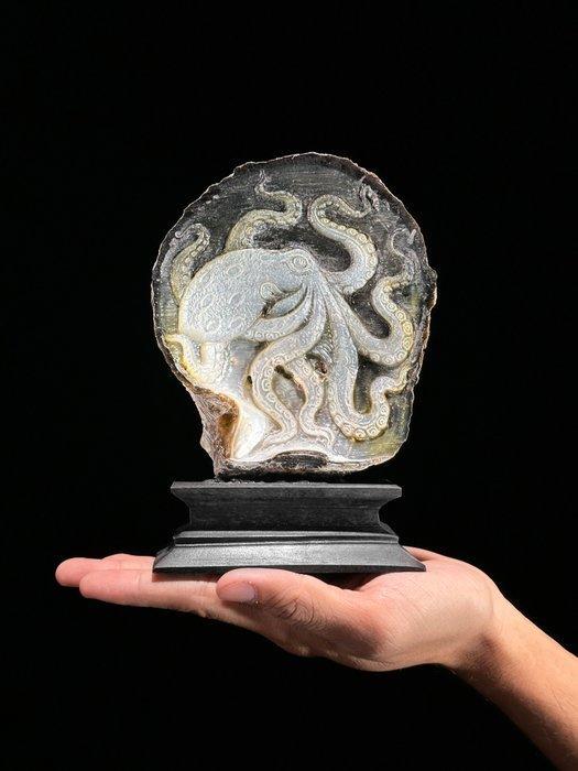 In nauwgezet uitgebeitelde parelmoer schelp - octopusmotief-, Antiek en Kunst, Kunst | Designobjecten
