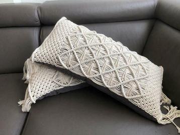 Macramé sierkussen - lang beschikbaar voor biedingen