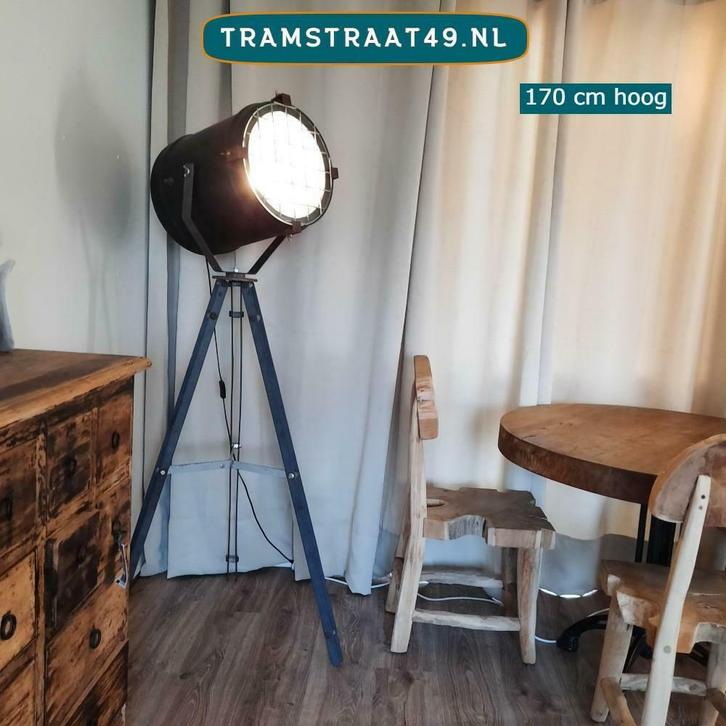 Vloerlamp op driepoot, tripod spotlight, verlichting, spot, Huis en Inrichting, Lampen | Vloerlampen, Nieuw, Metaal, 150 tot 200 cm