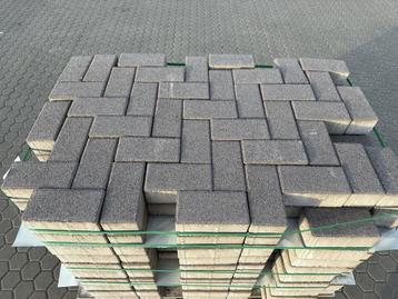 Veiling - 110 M2 Betonsteen Bruin Met Facet 21x10,5x8 Cm beschikbaar voor biedingen