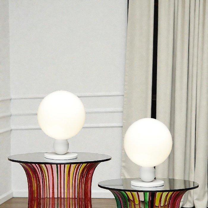 Herstal - Tafellamp (2) - Atom - opaal / wit - Glas, Staal -, Antiek en Kunst, Kunst | Designobjecten