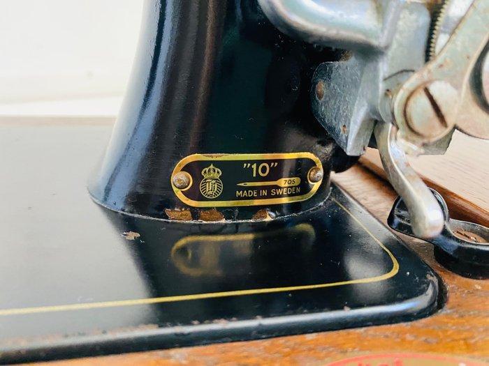 Husqvarna Model 10 Naaimachine - Hout, IJzer, Antiek en Kunst, Kunst | Designobjecten