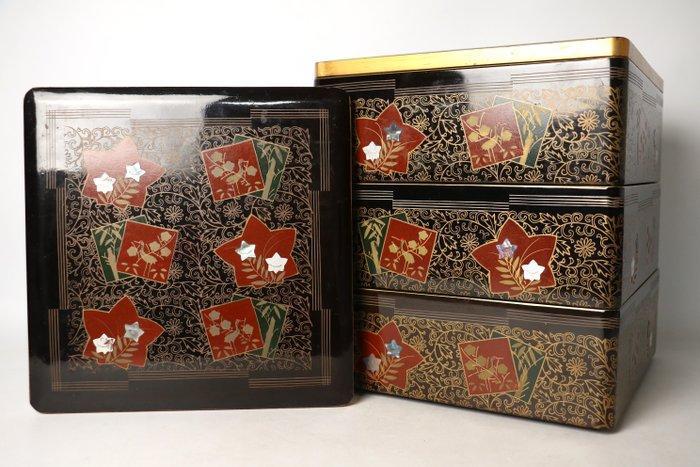 Fijn gelakte Jubako (3 lagen) met Maki-e en Raden, Antiek en Kunst, Antiek | Overige Antiek