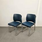 Sting kunststof stapelstoel - blauwe zitting (alleen per set, Huis en Inrichting, Stoelen, Ophalen of Verzenden, Nieuw