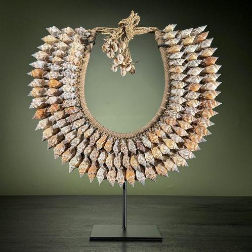 No Reserve Price - SN8 - Decorative Shell Necklace with, Antiek en Kunst, Kunst | Designobjecten