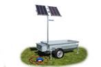 Weidedrinkbak op zonne-energie. Veedrinkbak met zonnepaneel