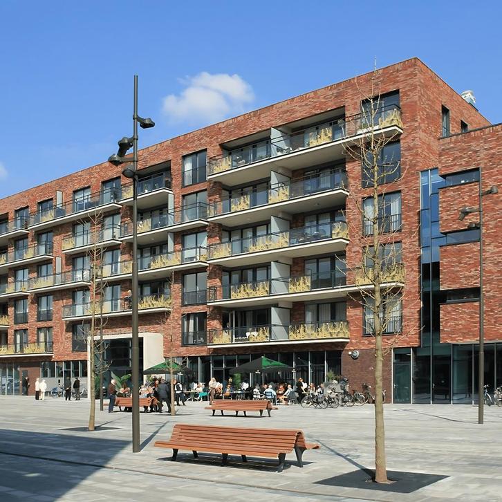 Appartement met balkon, parkeerplaats en luxe badkamer, Huizen en Kamers, Huizen te huur, Direct bij eigenaar, Appartement