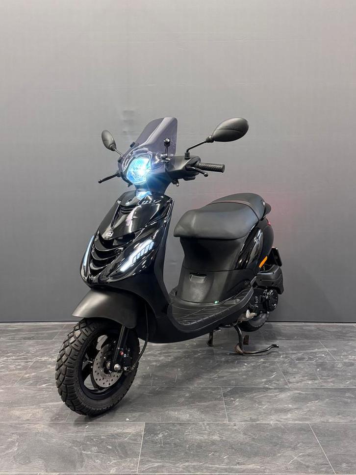 Piaggio Zip IGET E5 45km/h | SP | Black on black | Alpha led, Fietsen en Brommers, Scooters | Piaggio, Maximaal 45 km/u, Zip, Benzine