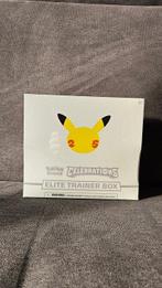 Pokémon - 1 Elite trainer box - Celebrations Elite Trainer, Hobby en Vrije tijd, Verzamelkaartspellen | Pokémon, Nieuw
