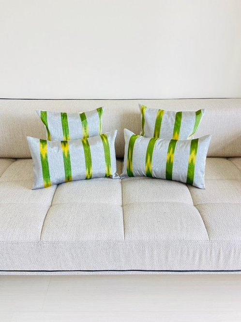 Zijden Ikat - Kussen (4), Antiek en Kunst, Antiek | Kleden en Textiel