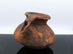Oud Afghaans terracotta ghee-pot met handvat en schenktuit.