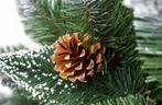 Kunstkerstboom 160 cm - met sneeuw en dennenappels en hou..., Ophalen of Verzenden, Nieuw