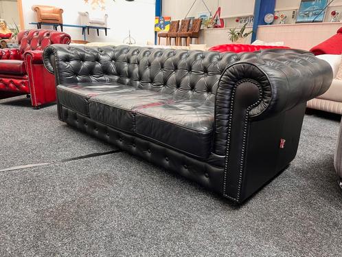 Chesterfield Maarssen ! Dark Oxblood Leren Chesterfield Bank, Huis en Inrichting, Banken | Bankstellen, Rechte bank, Gebruikt