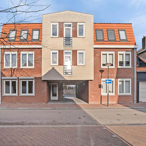 Seniorenwoning met Parkeerplaats en Terras, Huizen en Kamers, Garages en Parkeerplaatsen