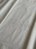 Superb oud doek in métis. Monogram MD met de hand