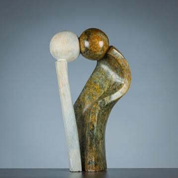 Two loving people - beeld van serpetine steen beschikbaar voor biedingen