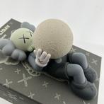 Kaws (1974) - Holiday Shanghai (grey) - glow in dark, Antiek en Kunst, Kunst | Schilderijen | Modern