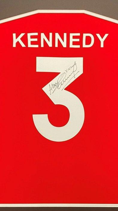 Engelse voetbalcompetitie - Signed by Alan Kennedy - T-shirt, Verzamelen, Overige Verzamelen