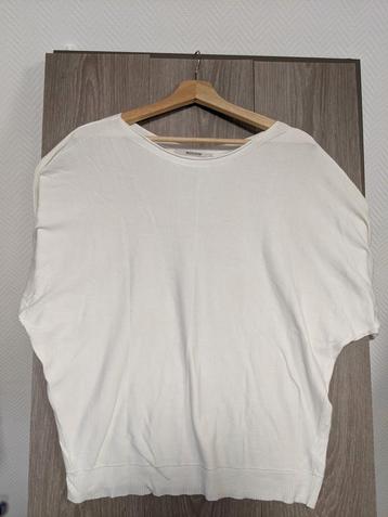 Moscow Oversized White Top beschikbaar voor biedingen