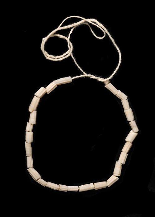 West-Aziatisch Witte schelp Kralen armband (Zonder, Antiek en Kunst, Antiek | Overige Antiek