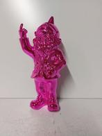Beeld, naughty fuschia gnome with middle finger - 30 cm -