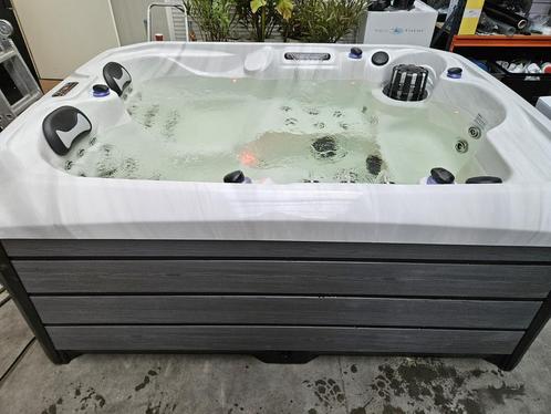 Nieuwe 3 persoons Jacuzzi incl cover, Tuin en Terras, Jacuzzi's, Nieuw