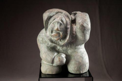 Oude vrouw - Basalt beeldhouwwerk - Eskimo-kunst - Paul, Antiek en Kunst, Kunst | Niet-Westerse kunst