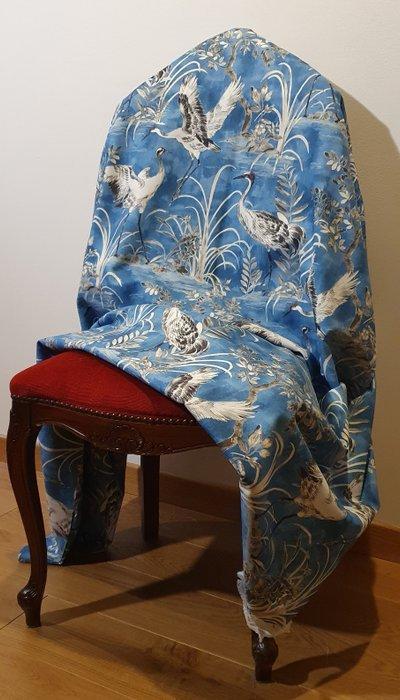 Oosterse stof met grauwe kraanwagens in de lucht - Art, Antiek en Kunst, Antiek | Kleden en Textiel