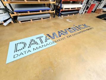 freesletters, acrylaat, gevelreclame, gevel letters beschikbaar voor biedingen
