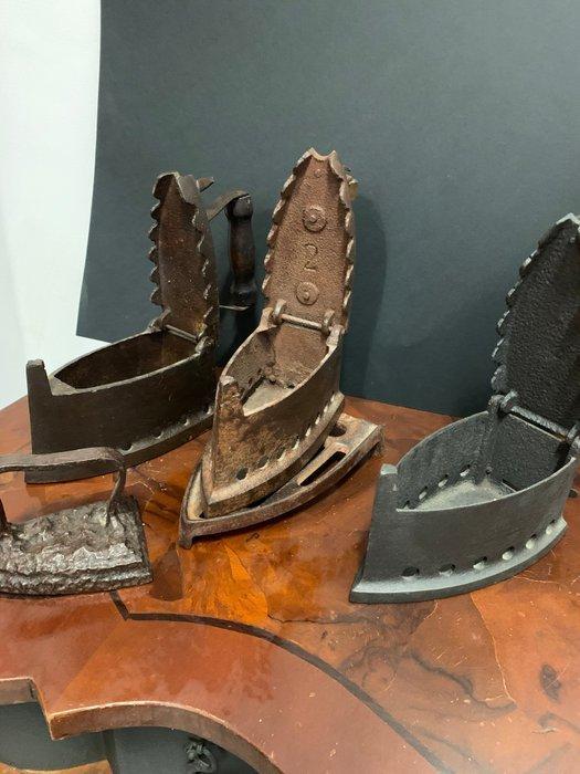 Strijkijzer (4) - Gietijzer - A carbone, Antiek en Kunst, Curiosa en Brocante