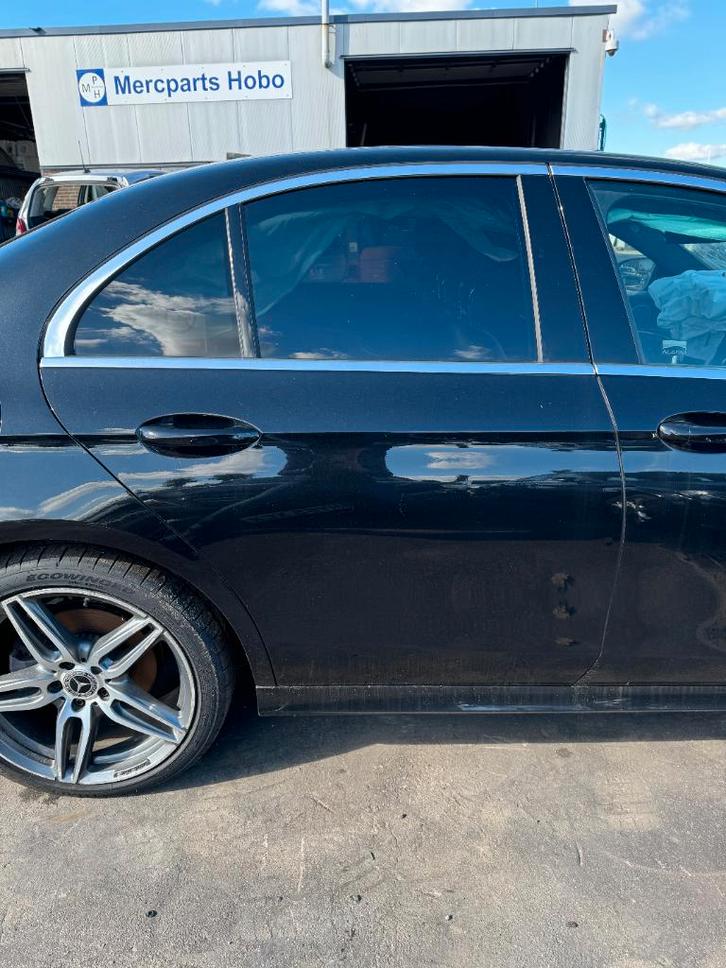 Portier rechtsachter Mercedes E-klasse w213 Zwart, Auto-onderdelen, Carrosserie en Plaatwerk, Gebruikt, 3 maanden garantie, Mercedes-Benz