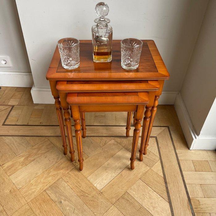 Set bijzettafels (3) - Taxus, Kersenhout, Antiek en Kunst, Curiosa en Brocante