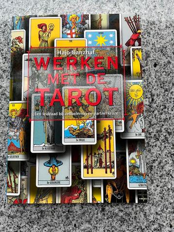 Werken met de Tarot  (Hajo Banzhaf) beschikbaar voor biedingen