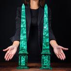 Tijdloze elegantie - paar obelisken van malachiet van