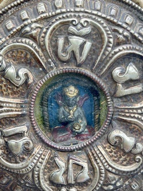 Vintage gau box - Koper - Tibet - tweede helft 20e eeuw, Antiek en Kunst, Kunst | Niet-Westerse kunst