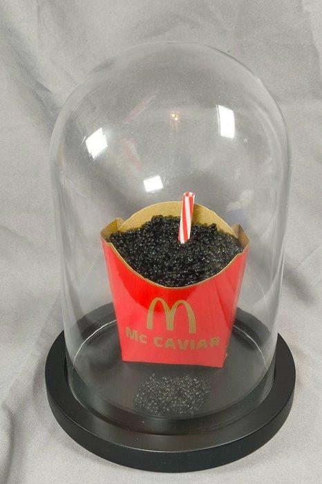 XTC Artist - Mc Caviar Red Gold Red Straw, Antiek en Kunst, Kunst | Designobjecten